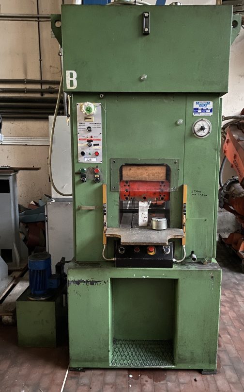 Pressa IDRAULICA a montanti MadoM - 300 Ton. con premilamiera