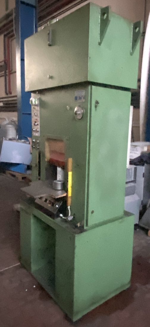 Pressa IDRAULICA a montanti MadoM - 300 Ton. con premilamiera - immagine 4
